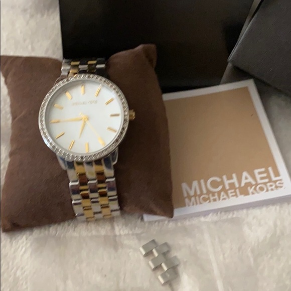 MK Watch - Picture 2 of 4